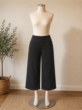 Old Navy Black Cropped Pull-On Pants
